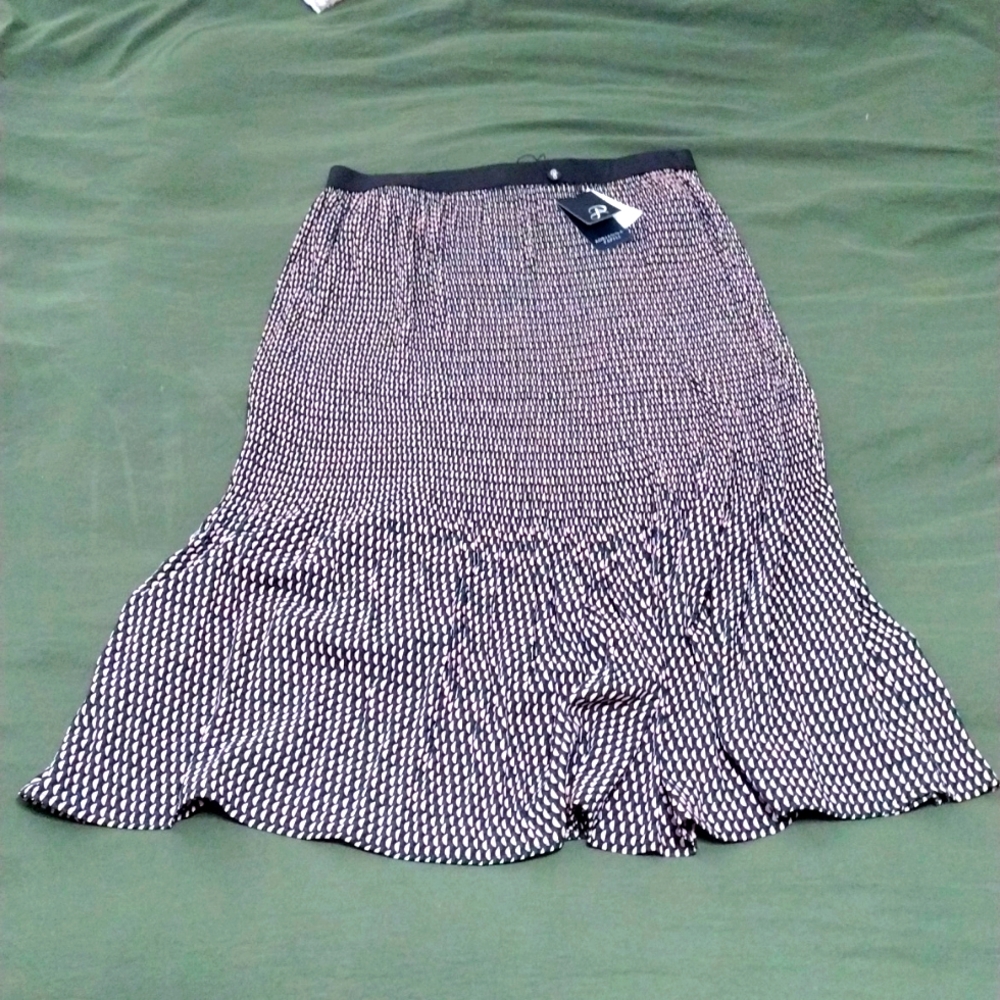 Adrianna Papell Textured Skirt
